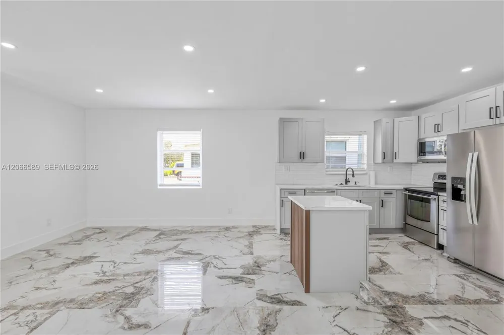 809 SW 17th St #1 Fort Lauderdale, FL 33315