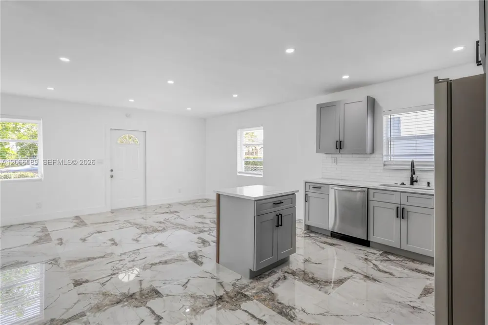809 SW 17th St #1 Fort Lauderdale, FL 33315