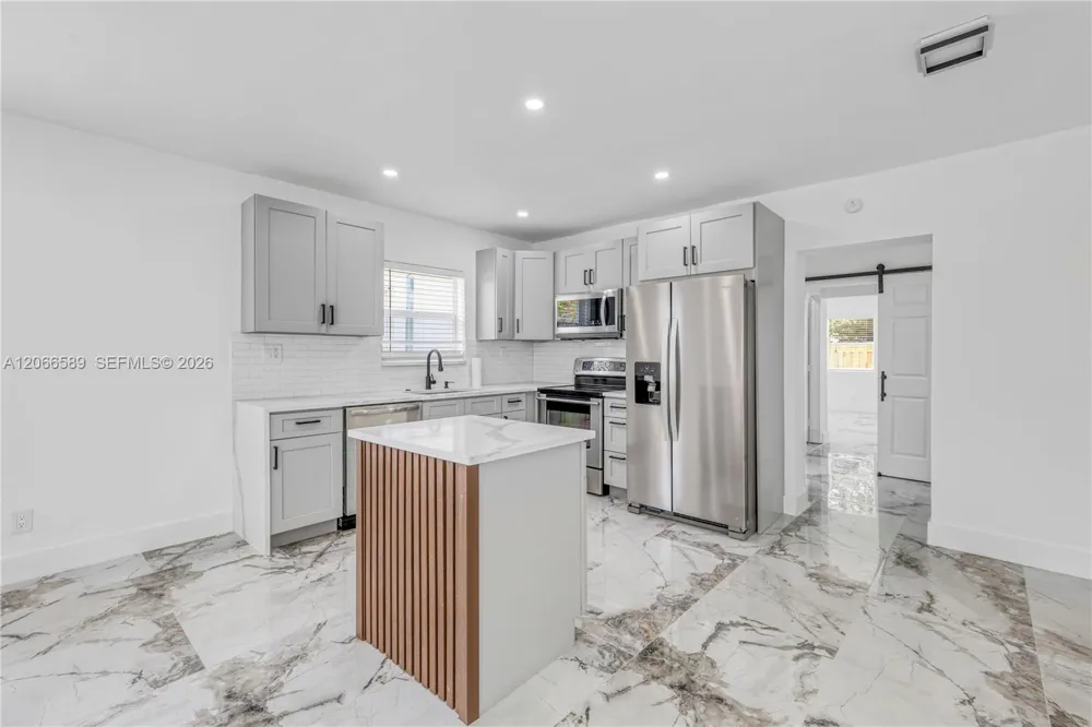 809 SW 17th St #1 Fort Lauderdale, FL 33315