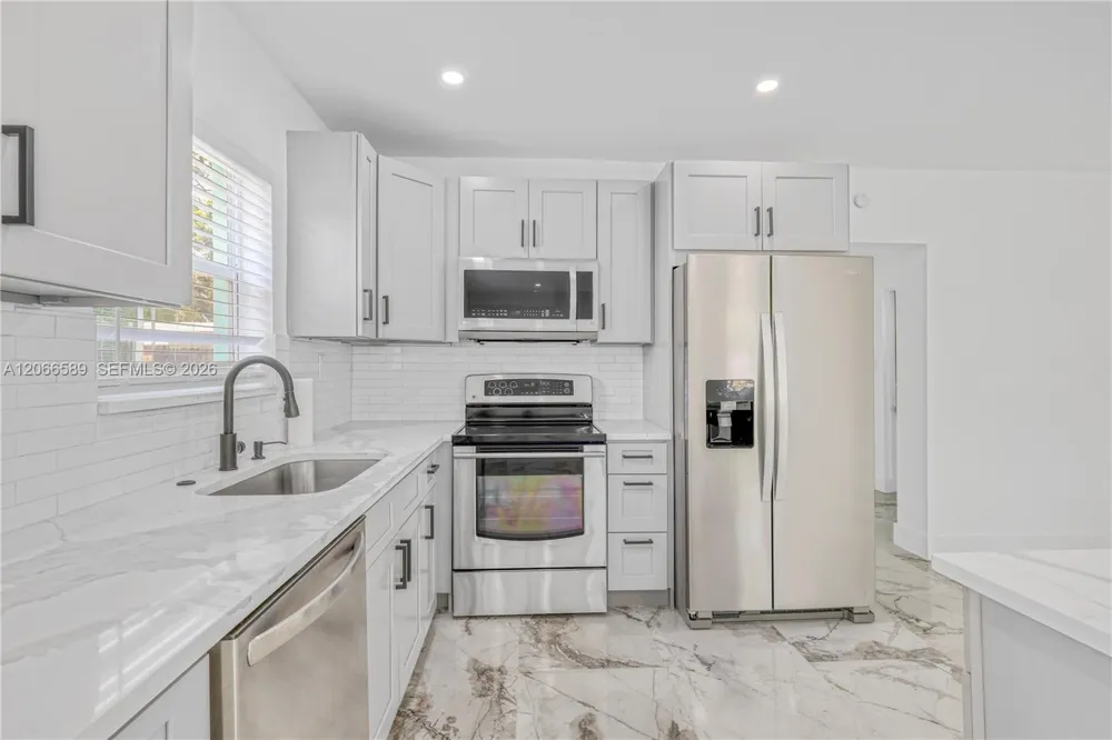 809 SW 17th St #1 Fort Lauderdale, FL 33315