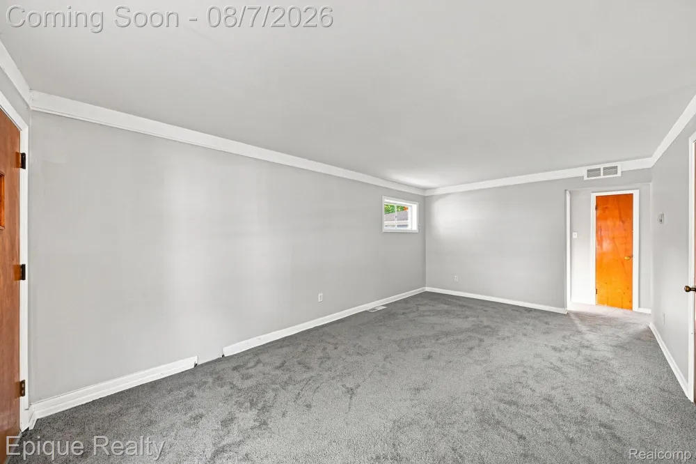 14589 Helen Street Southgate City, MI 48195