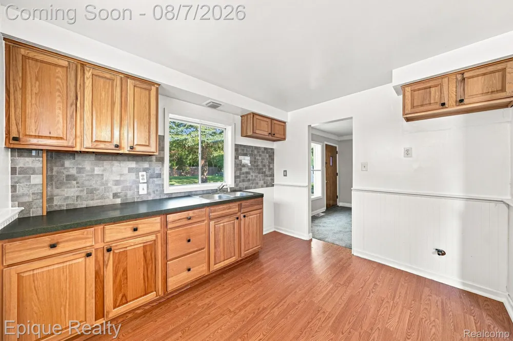 14589 Helen Street Southgate City, MI 48195