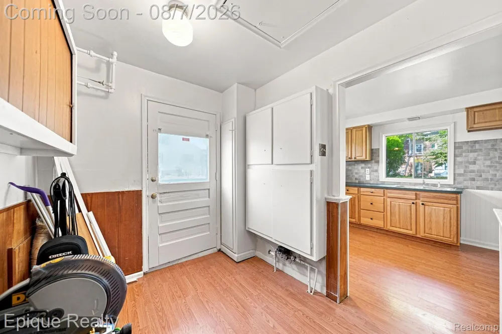 14589 Helen Street Southgate City, MI 48195