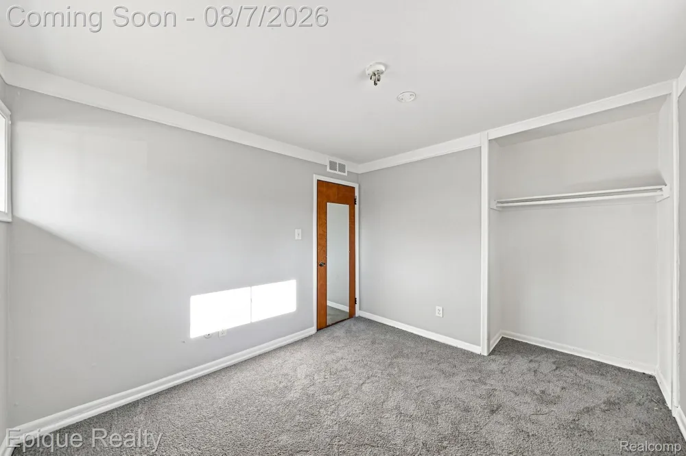 14589 Helen Street Southgate City, MI 48195