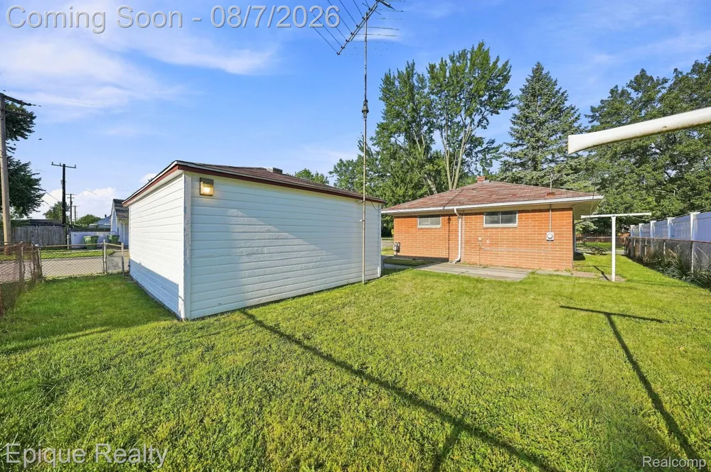 14589 Helen Street Southgate City, MI 48195
