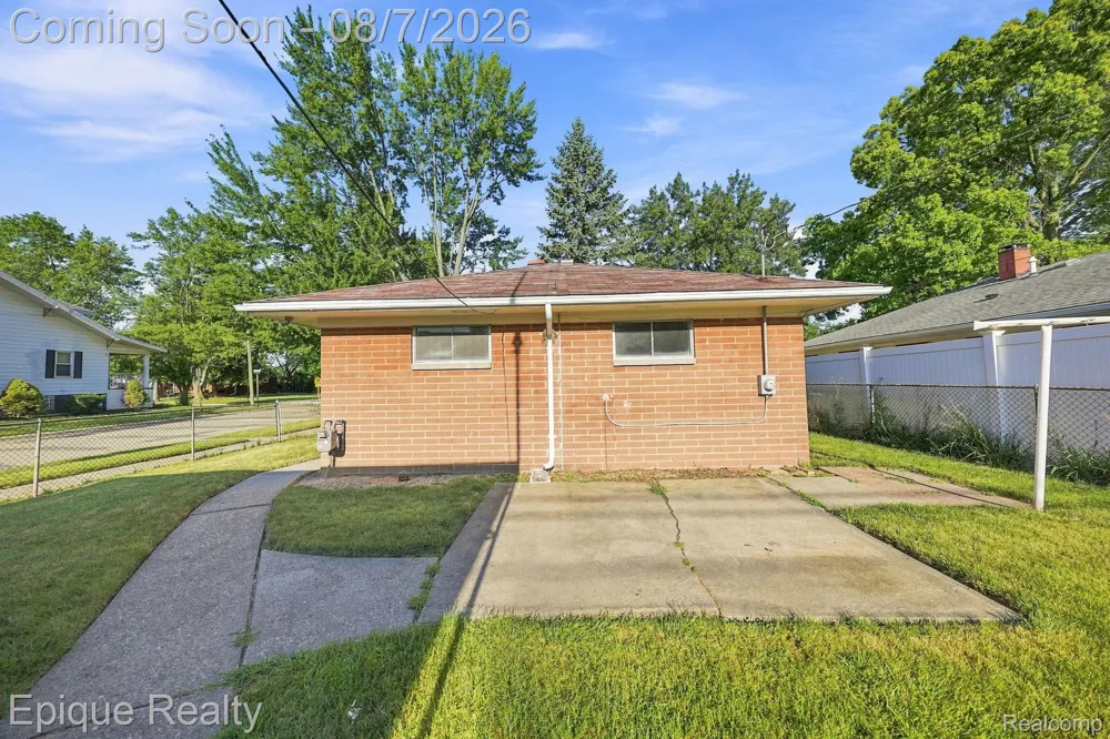 14589 Helen Street Southgate City, MI 48195