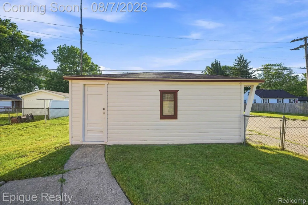 14589 Helen Street Southgate City, MI 48195