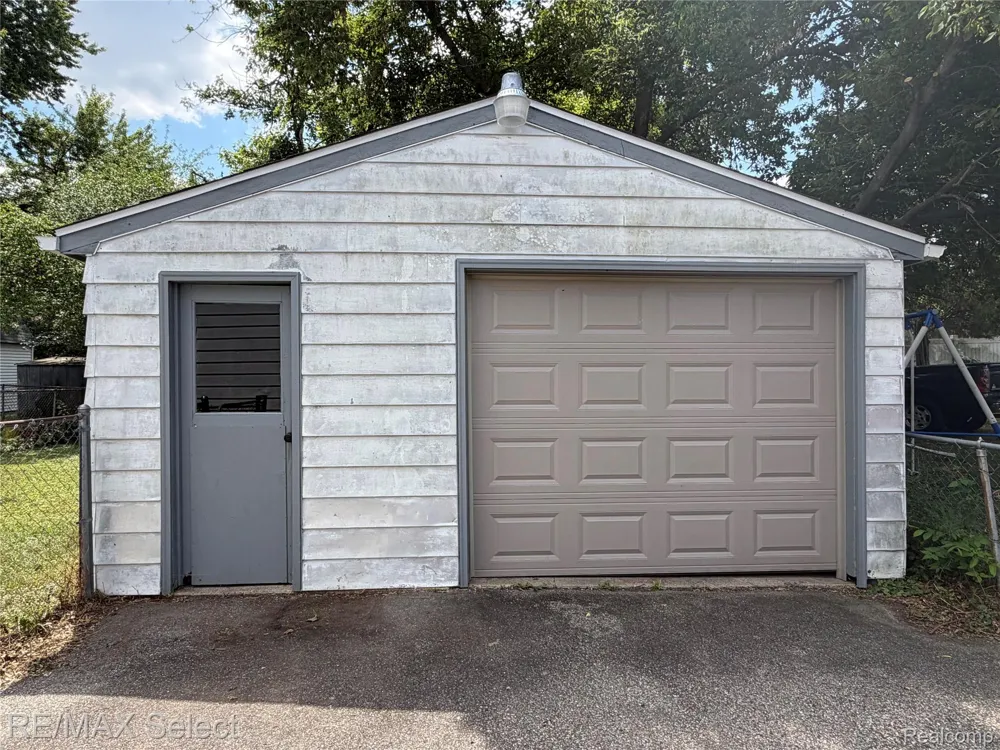 3717 Larchmont Street Flint City, MI 48532