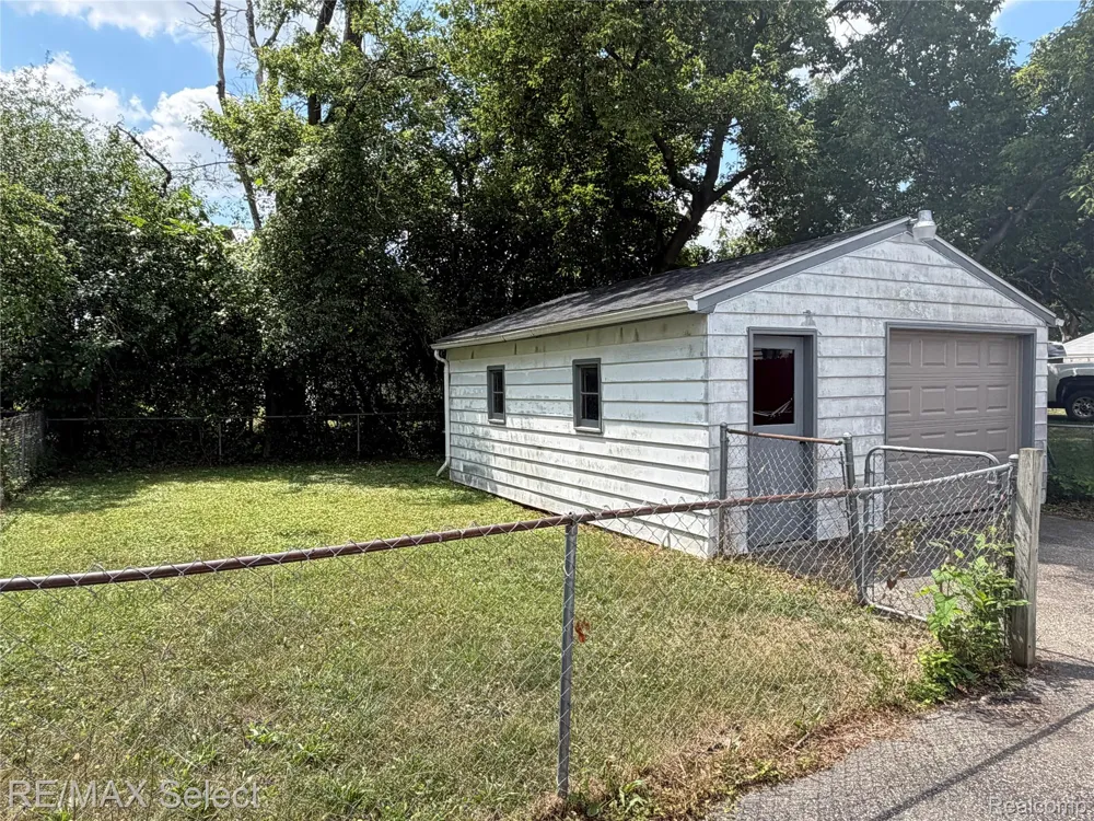 3717 Larchmont Street Flint City, MI 48532