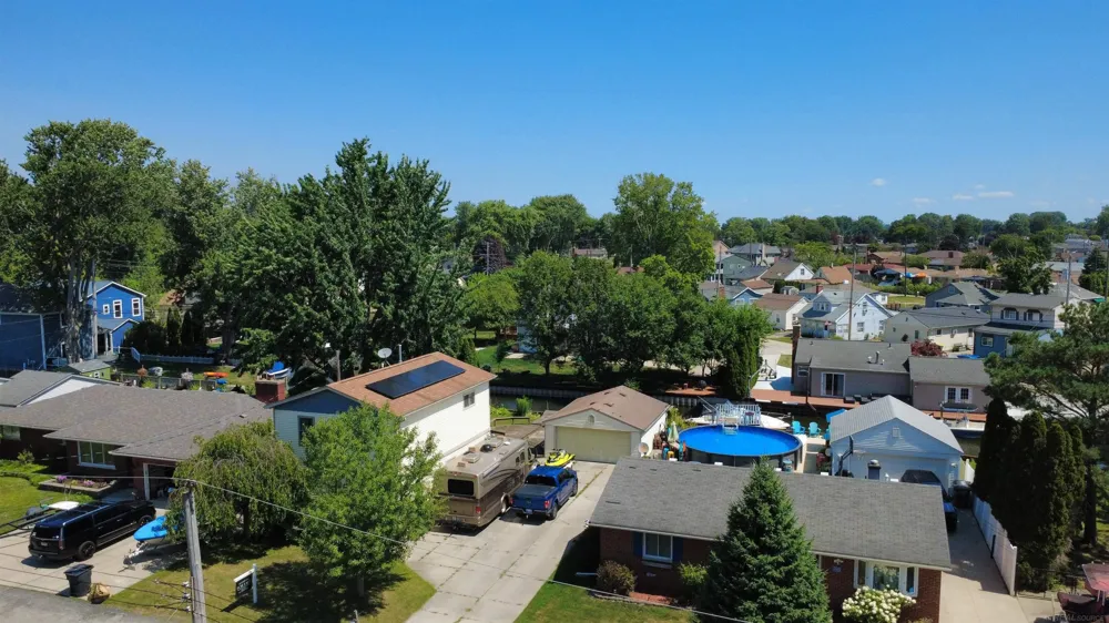 37886 Sunnybrook Street Harrison Charter Township, MI 48045