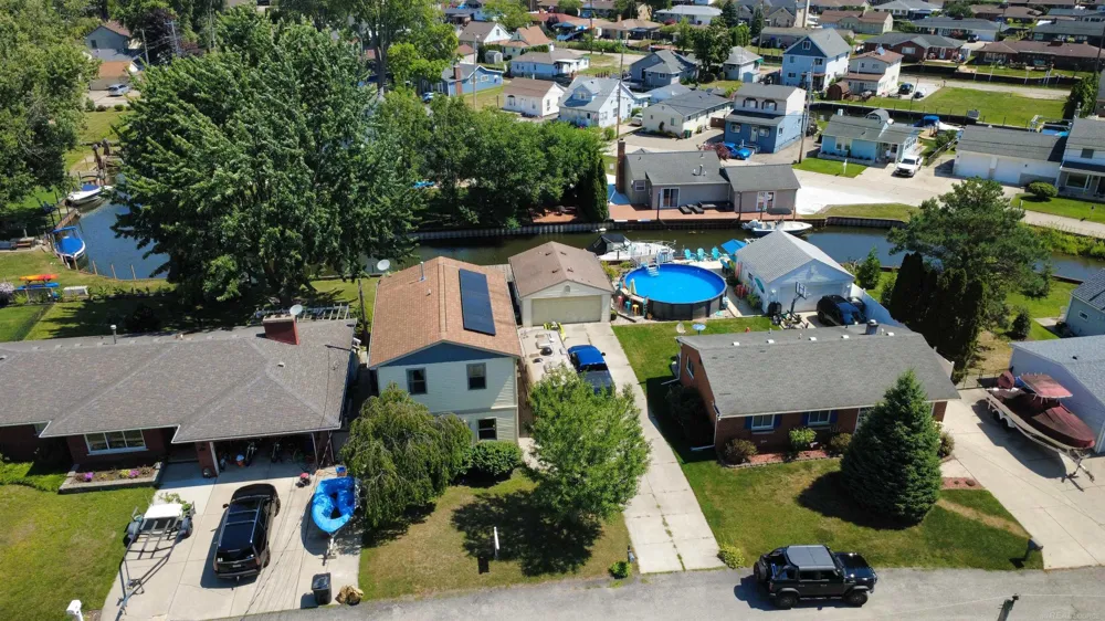 37886 Sunnybrook Street Harrison Charter Township, MI 48045