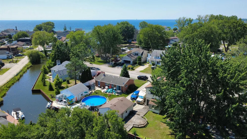 37886 Sunnybrook Street Harrison Charter Township, MI 48045