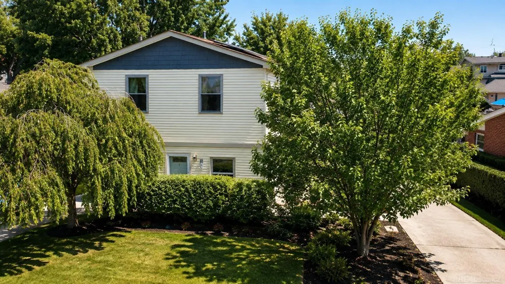 37886 Sunnybrook Street Harrison Charter Township, MI 48045