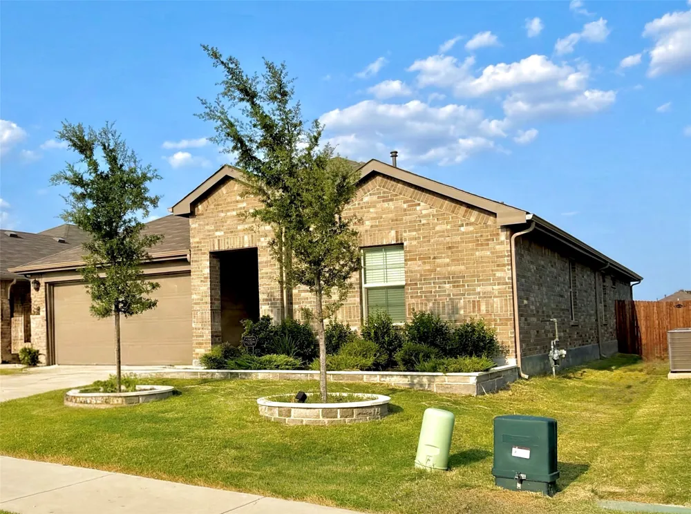 16628 Hay Valley Drive Justin, TX 76247