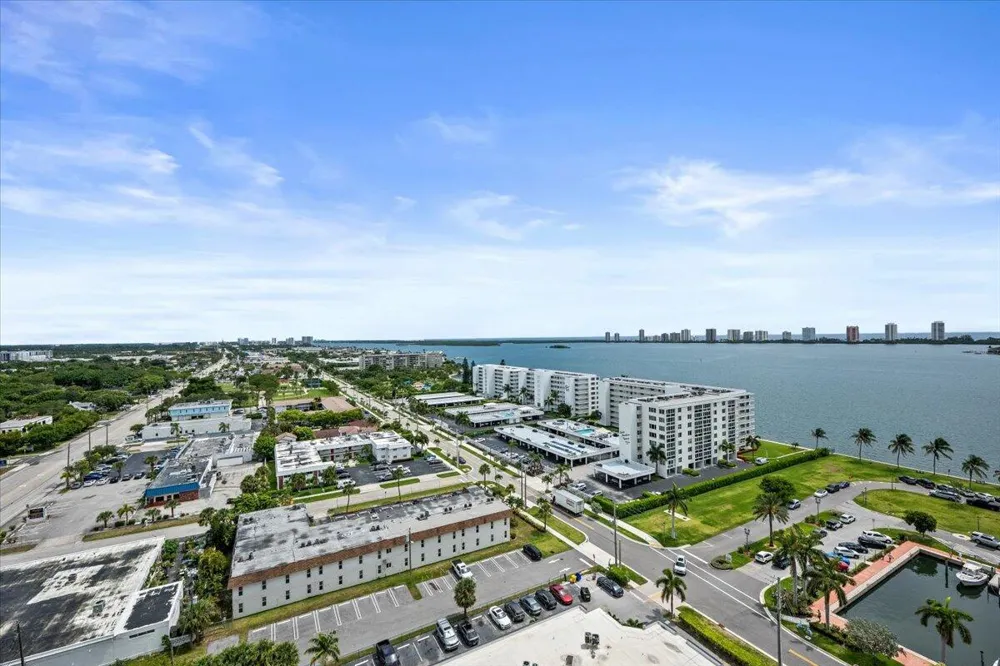 220 Lake Shore Drive #1513 Lake Park, FL 33403