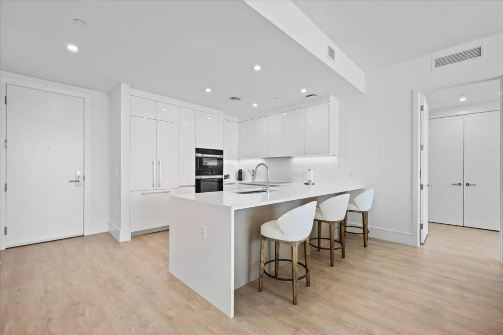 220 Lake Shore Drive #1513 Lake Park, FL 33403