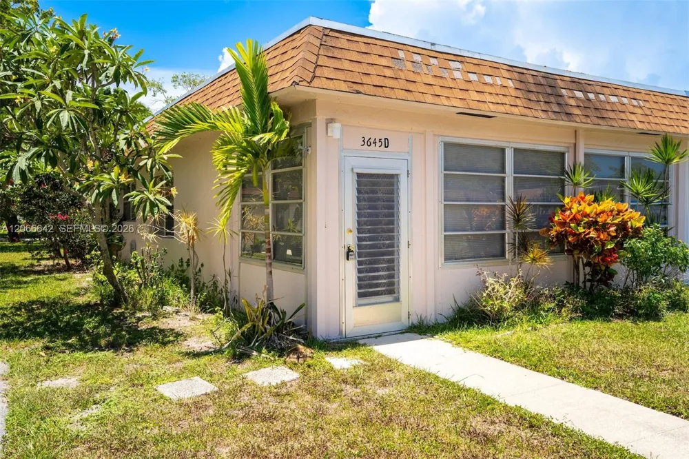 3645 SW Natura Ave #D Deerfield Beach, FL 33441