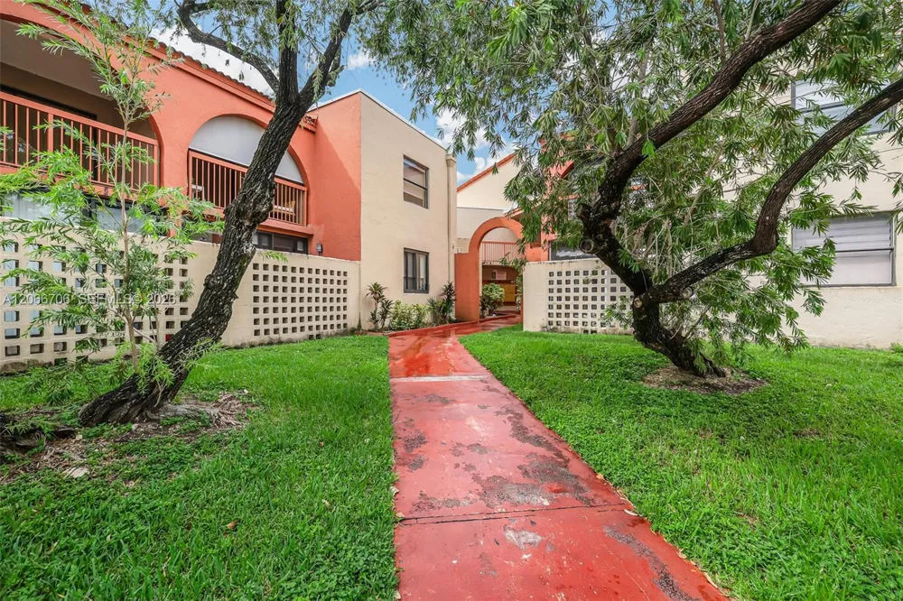 10245 NW 9th St Cir #102-9 Miami, FL 33172