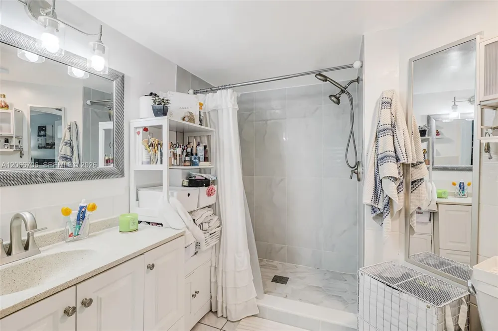 10245 NW 9th St Cir #102-9 Miami, FL 33172