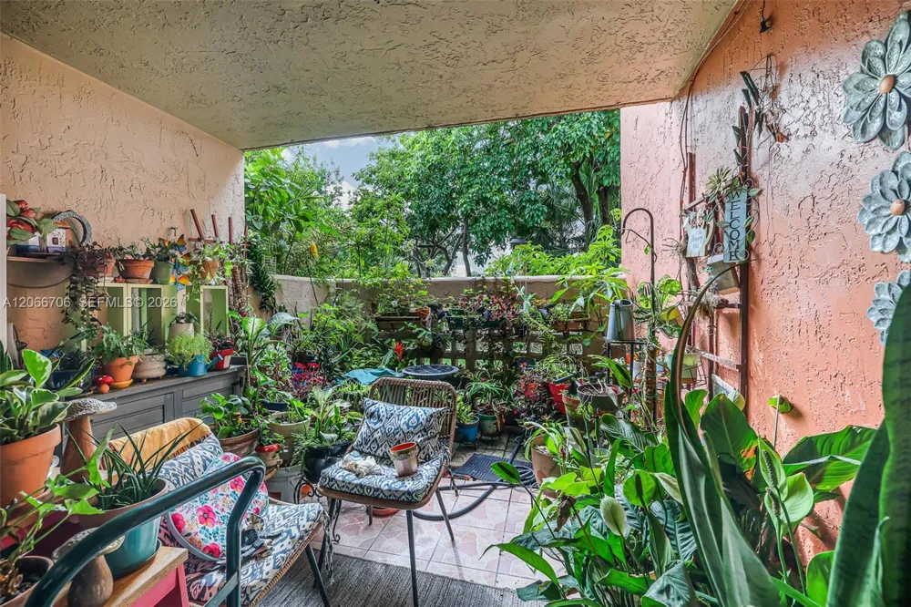 10245 NW 9th St Cir #102-9 Miami, FL 33172