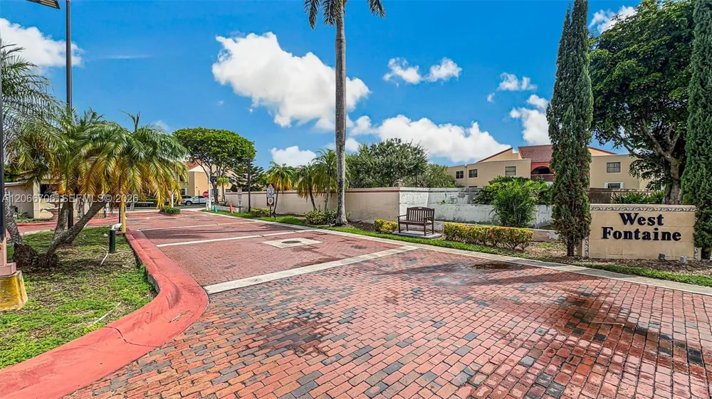10245 NW 9th St Cir #102-9 Miami, FL 33172