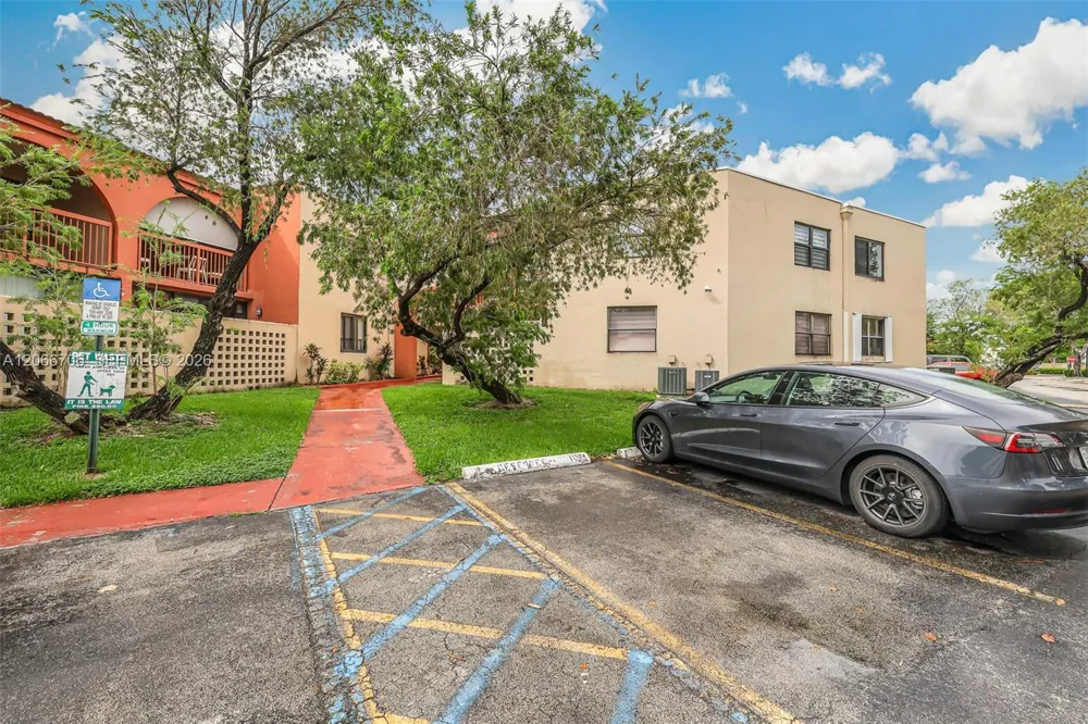 10245 NW 9th St Cir #102-9 Miami, FL 33172