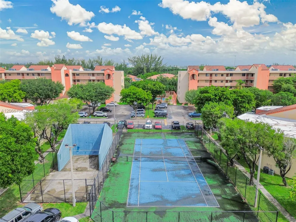 10245 NW 9th St Cir #102-9 Miami, FL 33172