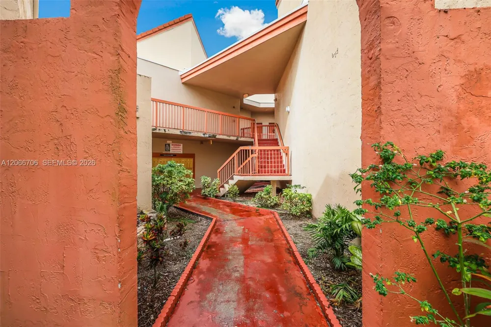 10245 NW 9th St Cir #102-9 Miami, FL 33172