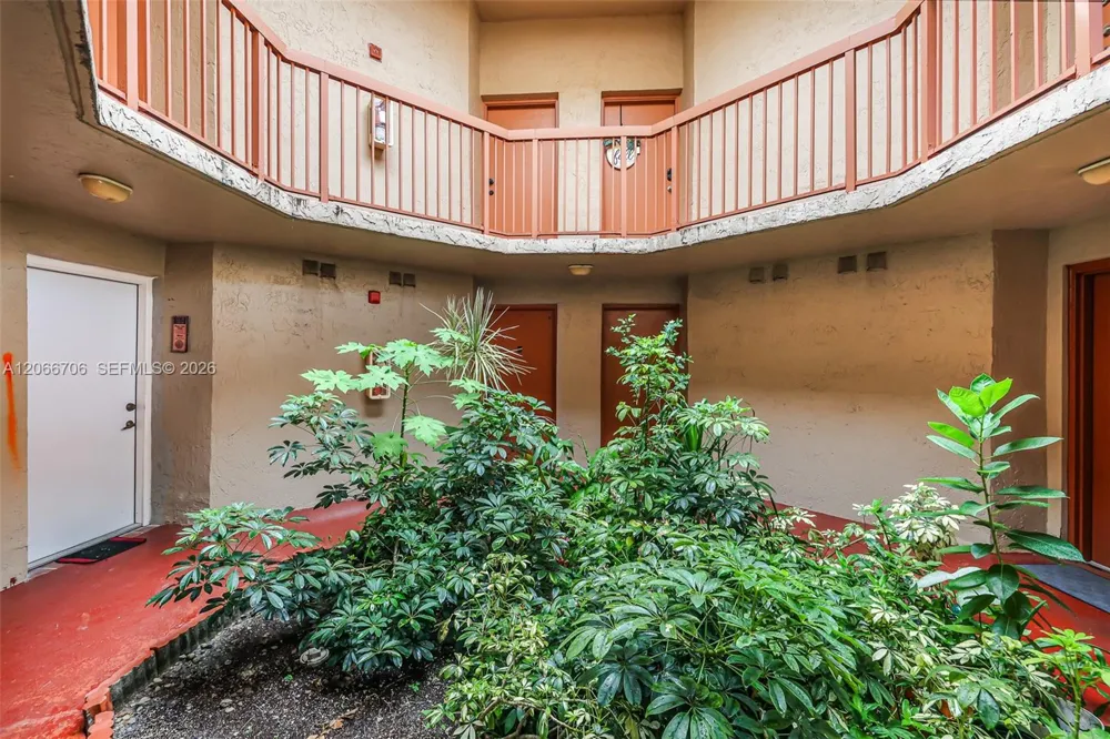 10245 NW 9th St Cir #102-9 Miami, FL 33172