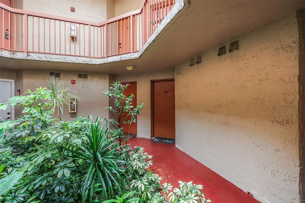 10245 NW 9th St Cir #102-9 Miami, FL 33172