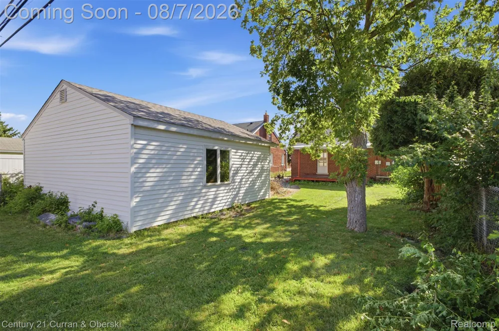 9864 Quandt Avenue Allen Park City, MI 48101