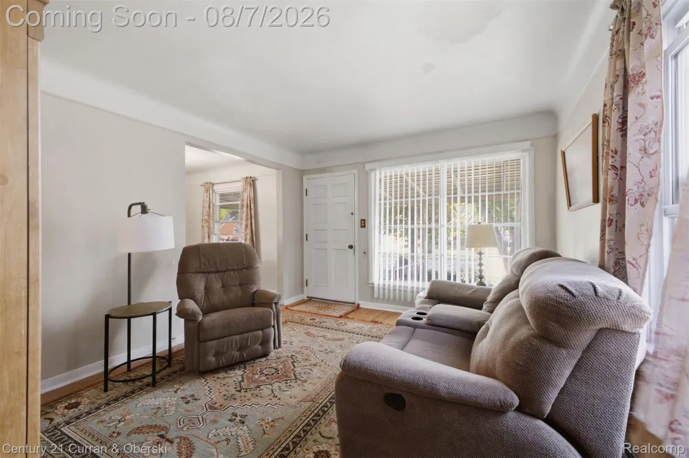 9864 Quandt Avenue Allen Park City, MI 48101