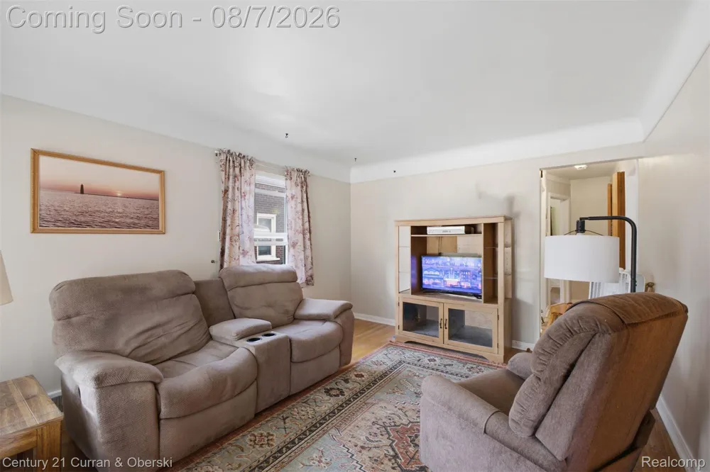 9864 Quandt Avenue Allen Park City, MI 48101