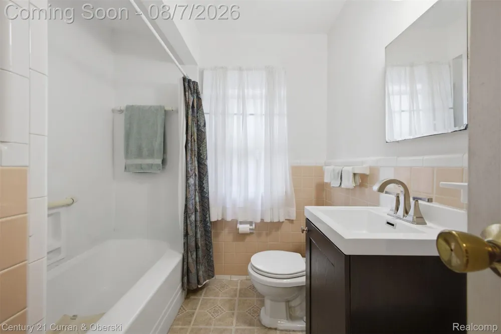 9864 Quandt Avenue Allen Park City, MI 48101