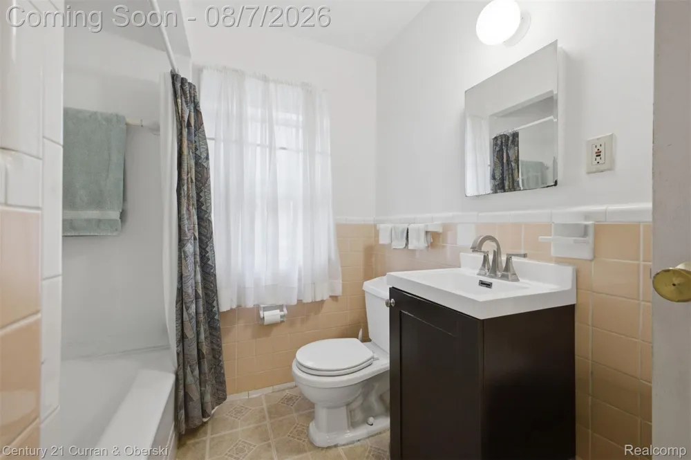 9864 Quandt Avenue Allen Park City, MI 48101