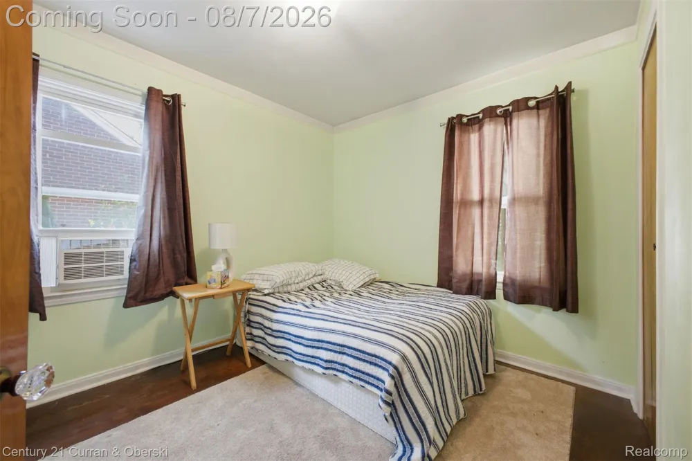 9864 Quandt Avenue Allen Park City, MI 48101