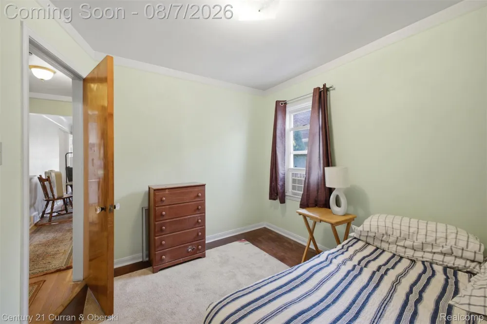 9864 Quandt Avenue Allen Park City, MI 48101
