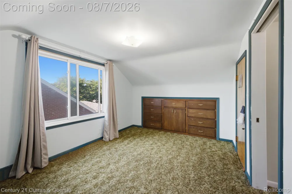 9864 Quandt Avenue Allen Park City, MI 48101