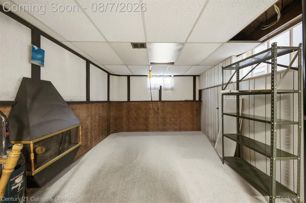 9864 Quandt Avenue Allen Park City, MI 48101