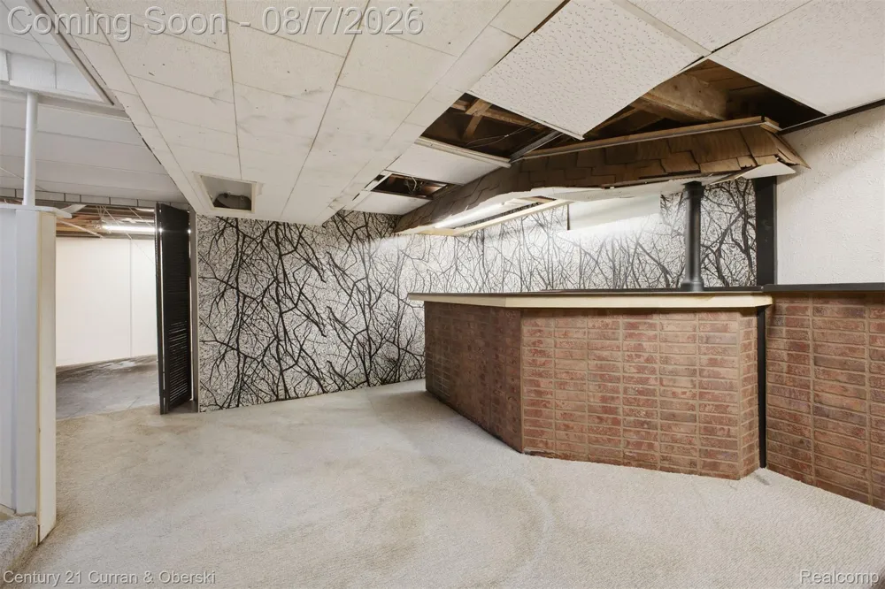9864 Quandt Avenue Allen Park City, MI 48101