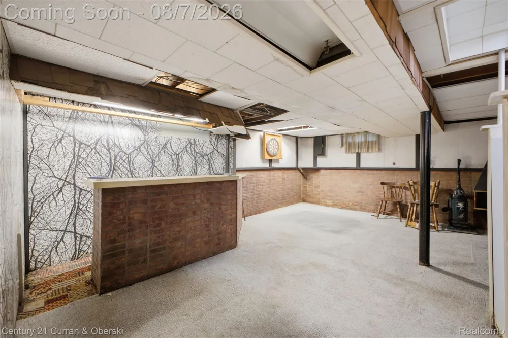 9864 Quandt Avenue Allen Park City, MI 48101