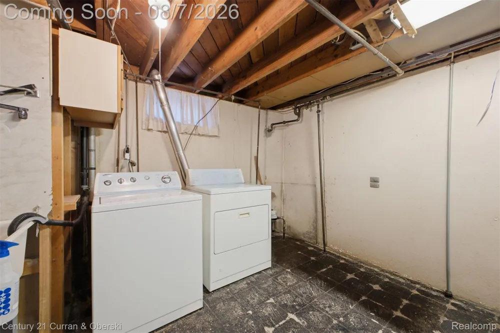 9864 Quandt Avenue Allen Park City, MI 48101
