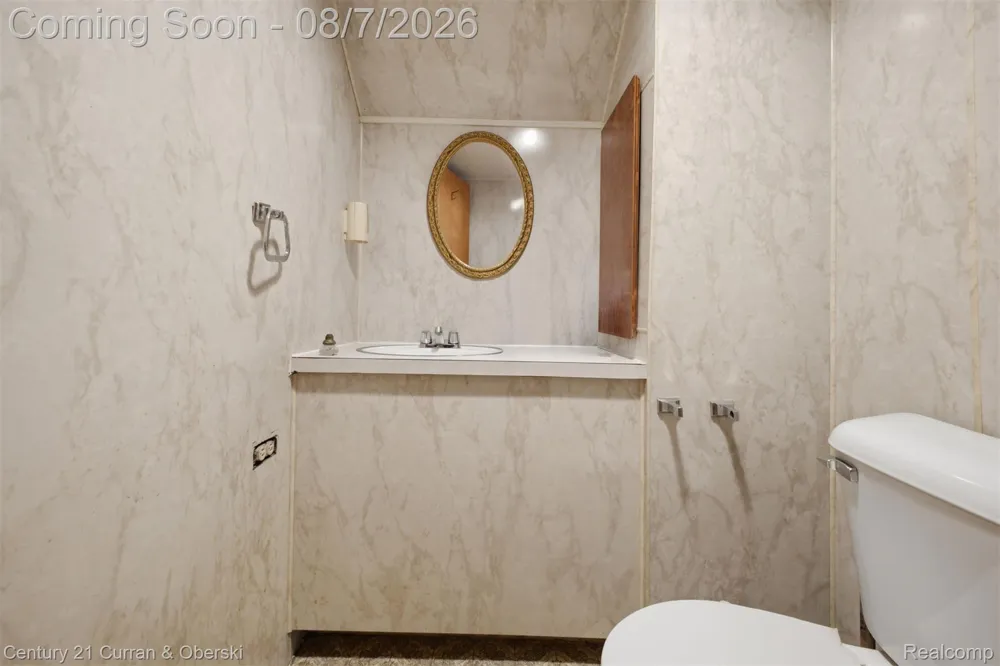 9864 Quandt Avenue Allen Park City, MI 48101