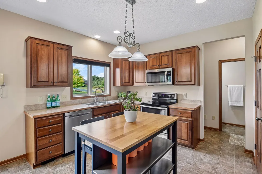 2061 Cobblestone Drive Cologne, MN 55322