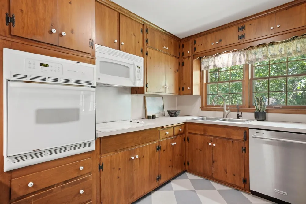 6930 Foxglove Circle Excelsior, MN 55331