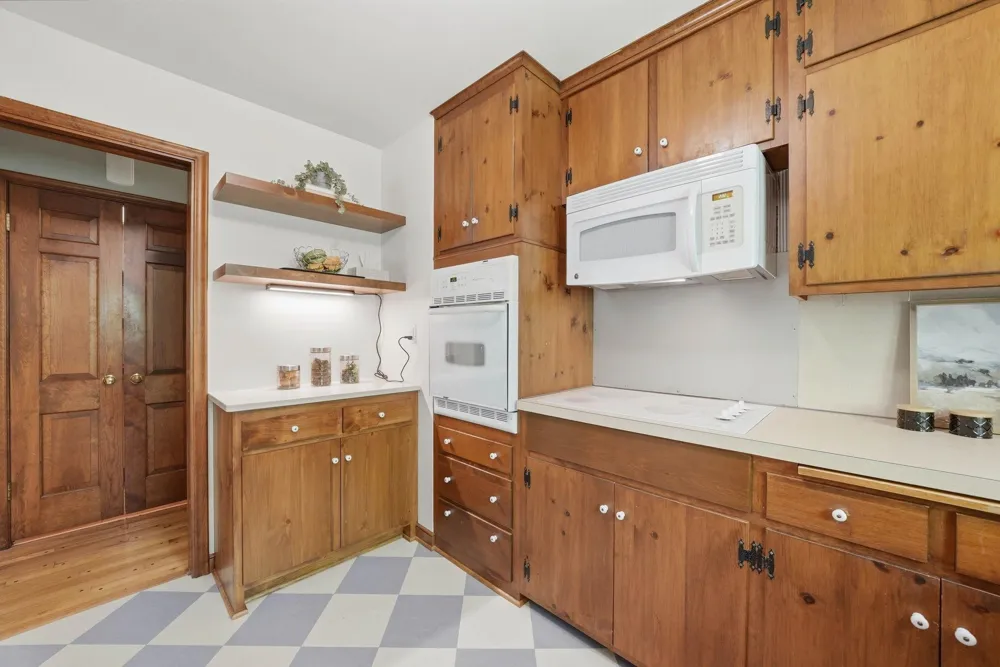 6930 Foxglove Circle Excelsior, MN 55331