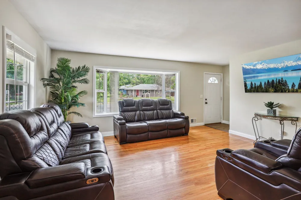 2016 W 90th Street Bloomington, MN 55431