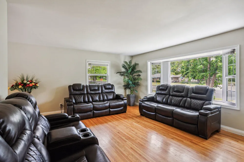 2016 W 90th Street Bloomington, MN 55431