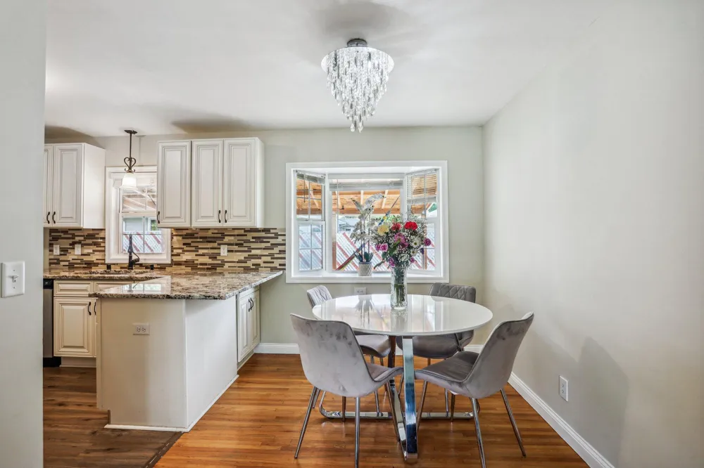 2016 W 90th Street Bloomington, MN 55431