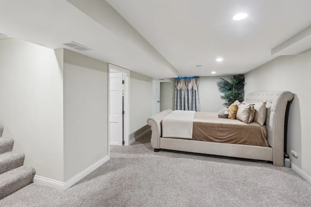 2016 W 90th Street Bloomington, MN 55431